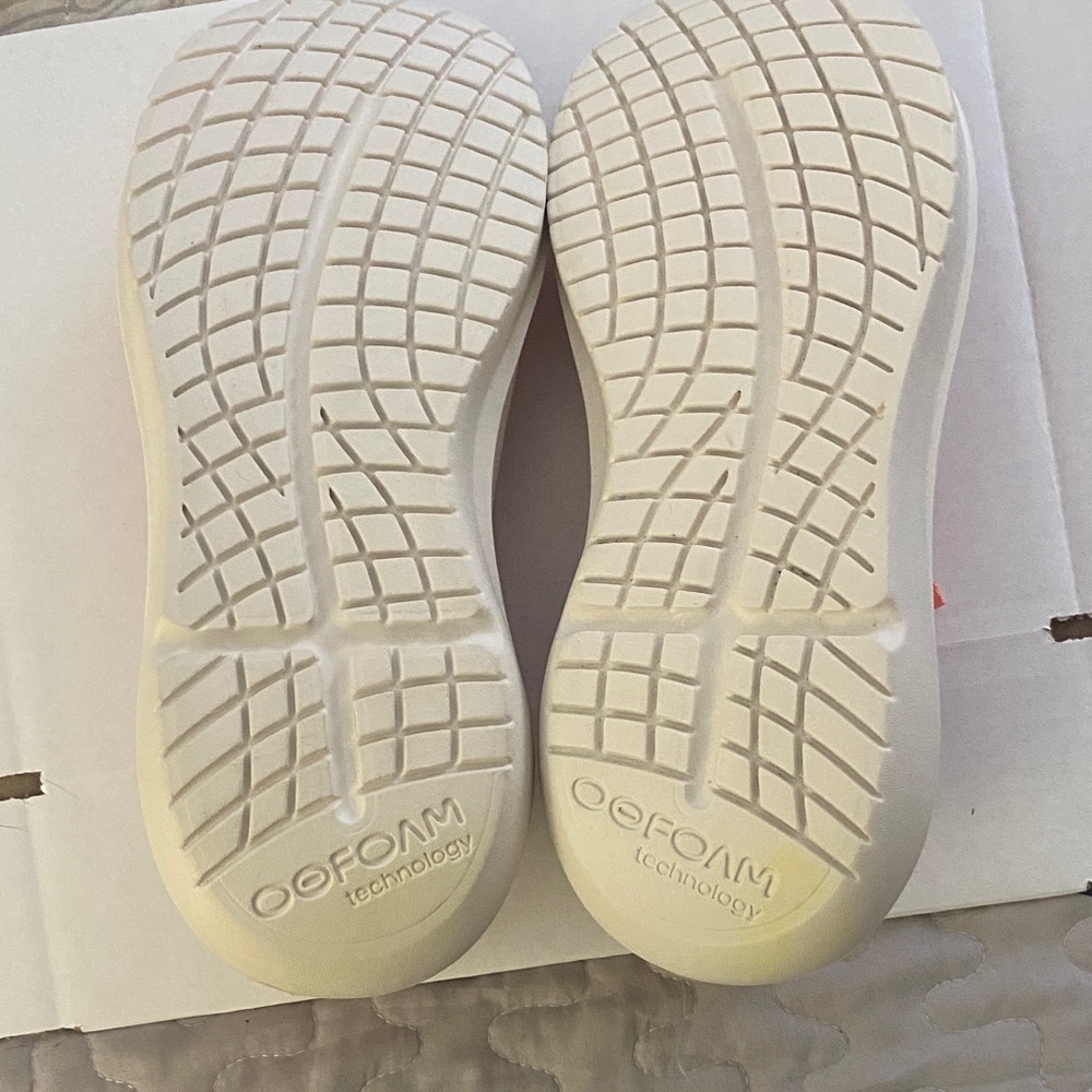 OOFOS Coral Slip-On Sneakers - Picture 4 of 14